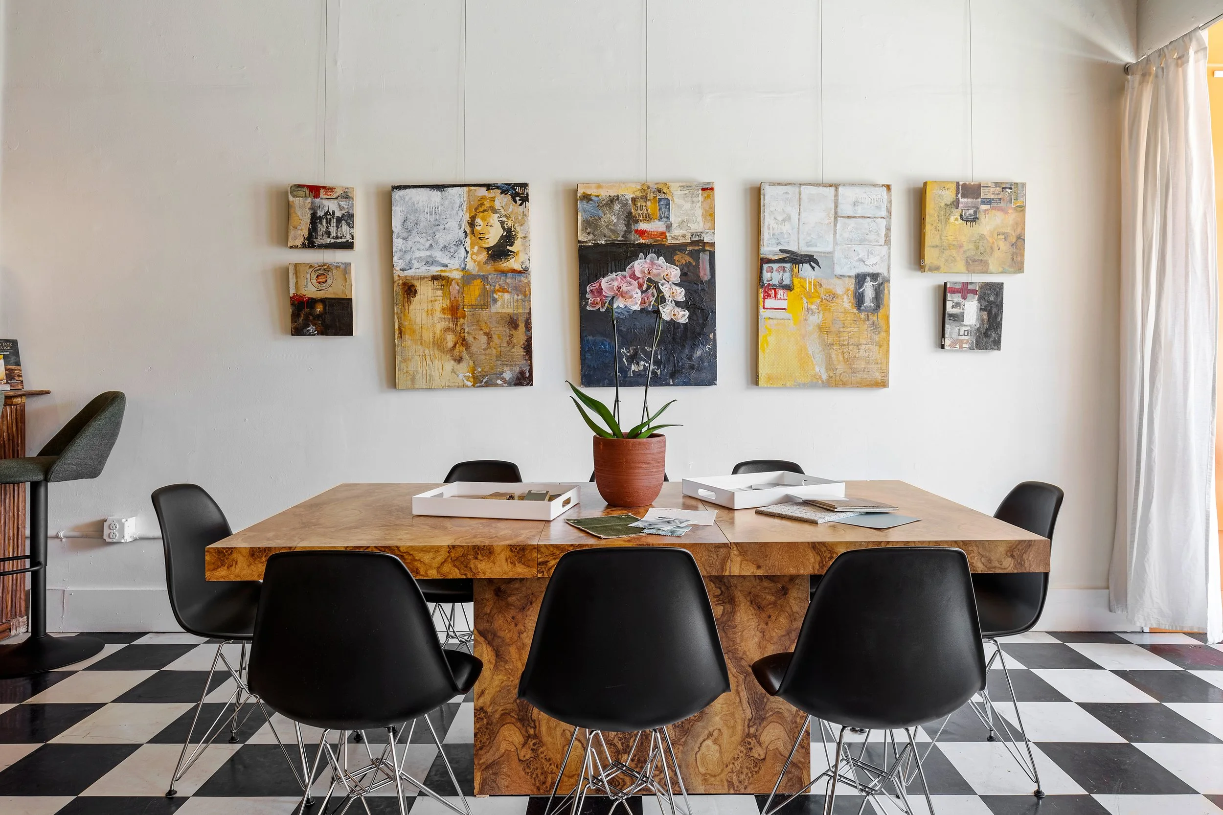 Small Studios　スモールスタジオ　Page One Pub Studio For Rent | Space One2One Photography Studio